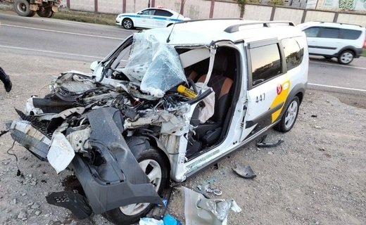 Смертельное ДТП произошло в Новороссийске31 июля, столкнулись такси Lada Largus и КамАЗ