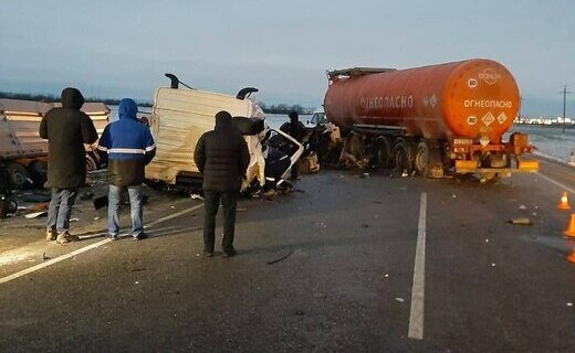 Смертельное ДТП с участием двух грузовиков и легковушки произошло в Крымском районе Кубани 10 января