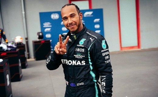 Команда "Формулы 1" Mercedes официально объявила об уходе Льюиса Хэмилтона по окончании сезона 2024 года
