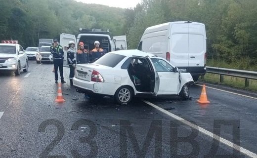 Смертельное ДТП произошло в Краснодарском крае на трассе вблизи Горячего Ключа, погибли 29-летний мужчина и 19-летняя девушка