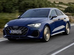 Компания Audi представила обновленные "горячие" хэтчбек и седан S3