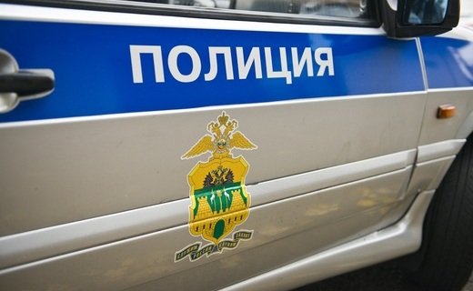 Вечером 22 августа в Краснодаре на пересечении улиц Коммунаров и Гаврилова столкнулись трамвай и автомобиль Mercedes