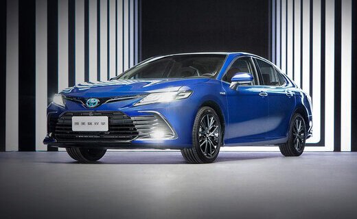 Несколько российских дилеров Toyota стали предлагать своим клиентам седаны Toyota Camry, построенные в Китае