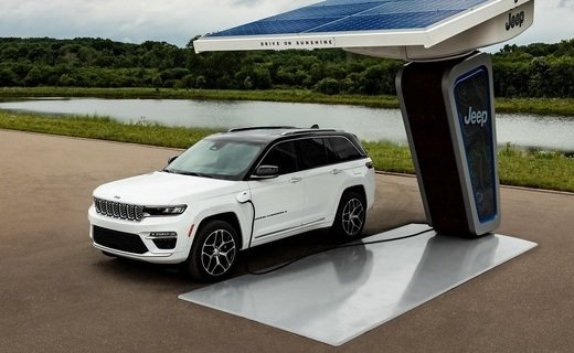 Подключаемый гибрид Jeep Grand Cherokee 4xe будет представлен в августе 2021 года на автосалоне в Нью-Йорке