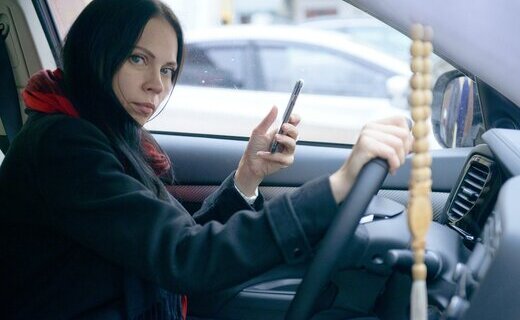 В ЛДПР считают возможным наказывать водителей за прямые эфиры в интернет, которые ведутся во время управления автомобилем