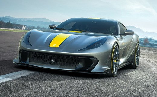 Компания Ferrari официально представила новую версию - 812 Competizione, а также её открытый вариант Competizione A