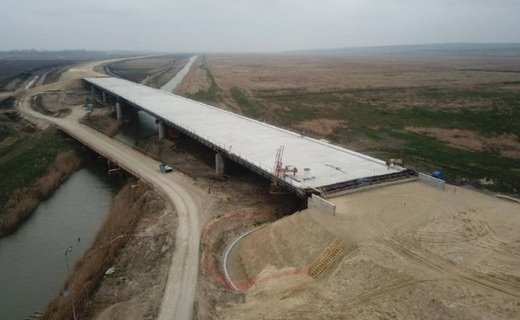 Вице-премьер РФ Марат Хуснуллин в своём Telegram-канале заявил, что новая дорога к Крымскому мосту готова на 50%