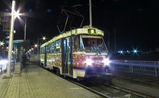 В Краснодаре с 15 декабря 2023 года по 15 января 2024 года будут работать новогодние троллейбусы и трамваи