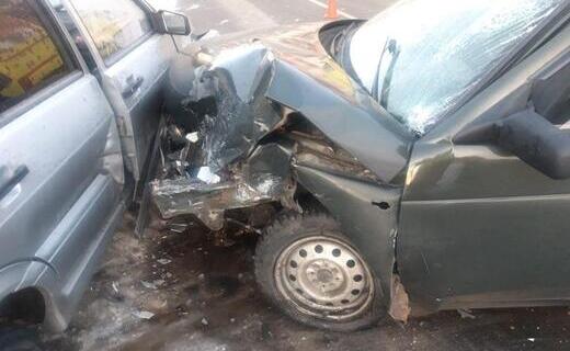 ДТП, участниками которого стали два отечественных автомобиля, произошло 26 января