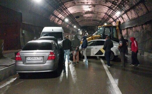 В тоннеле «Новый Скальный» на федеральной автодороге А-149 "Адлер - Красная Поляна" произошло масоовое ДТП