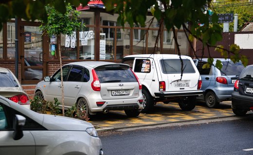 Депутаты ГД не одобрили предложение Росстата по сужению машино-мест на парковках