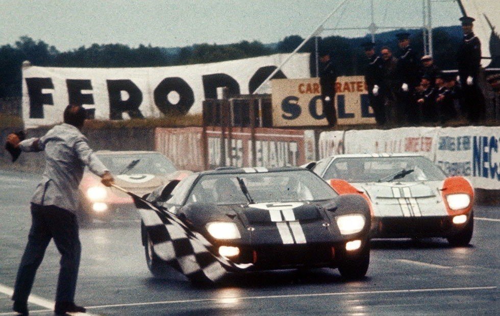Исторический финиш суперкаров Ford GT MkII в Ле-Мане в 1966 году