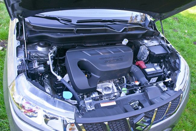 Двигатель Suzuki Vitara S самый, что ни наесть, интересный. Это турбированный силовой агрегат объемом 1,4 литра и мощностью в 140 лошадиных сил. Интересен этот мотор тем, что это первый в истории марки турбированный бензиновый двигатель, устанавливаемый под капот серийного автомобиля.