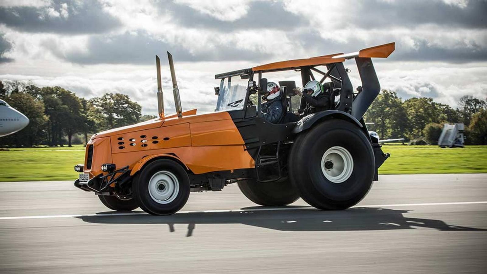 Стиг из Top Gear установил рекорд скорости на тракторе