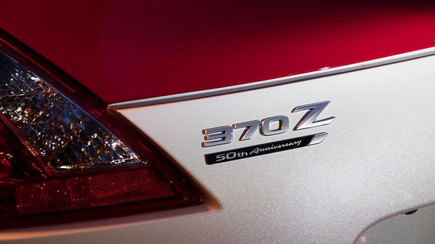 Эмблема текущего Nissan 370Z