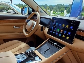 Покупатели дорогих автомобилей не хотят покупать платные подписки на опции