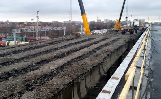 Строительство нового путепровода выполняется параллельно с демонтажом старого моста