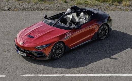 Компания Mercedes-AMG представила спидстер PureSpeed, который является частью ультралимитированной серии "Mythos"