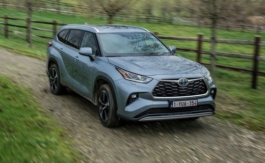 В России объявили добровольный отзыв 2 233 внедорожников Toyota Highlander