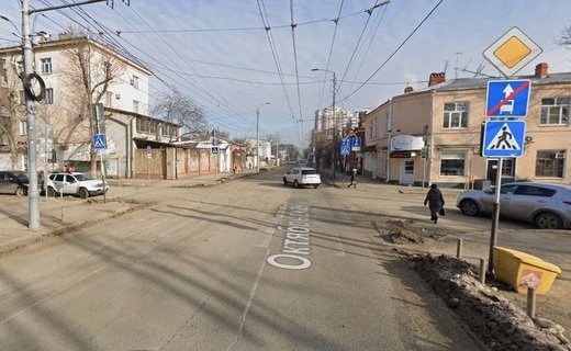 В Краснодаре до 25 апреля введут реверсивное движение на пересечении улицы Октябрьской и улицы имени Орджоникидзе