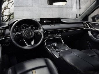 Европейский офис Mazda представил обновлённые кроссоверы CX-60 и CX-80