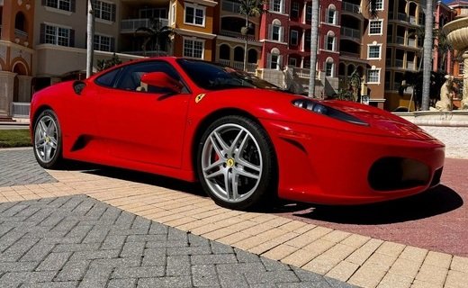 Rockstar Car Auction выставила на торги суперкар Ferrari F430, который принадлежал избранному президенту США Дональду Трампу