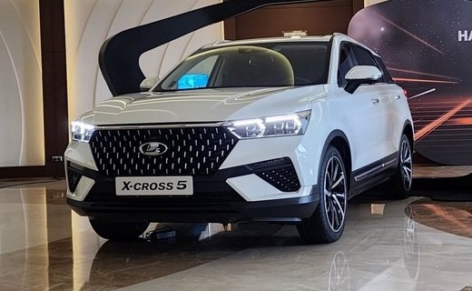 АвтоВАЗ показал модель Lada X-cross 5, которая является перелицованным китайским паркетником FAW Bestune T77