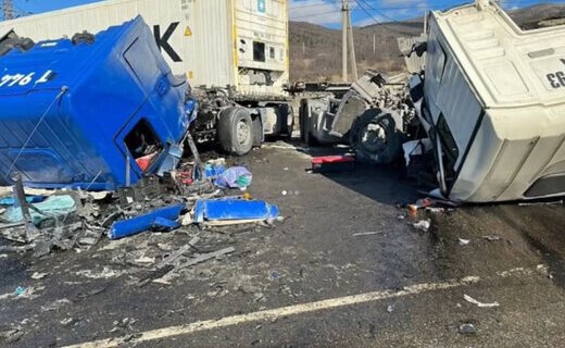 Водитель большегруза МАN выехал на полосу встречного движения, где столкнулся с грузовиком Hyundai