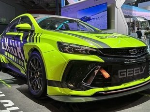 Компания Geely построила первый гоночный автомобиль на метаноле