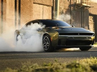 Компания Dodge выпустила купе Charger с двигателем внутреннего сгорания Sixpack
