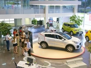 Семьи с детьми включили в программу льготного автокредитования