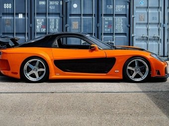 Автомобиль Mazda RX-7, ставший одним из героев фильма "Тройной форсаж: Токийский дрифт", ушёл с аукциона за 1,2 млн долларов