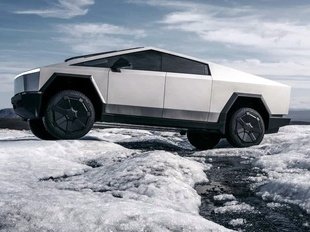 Tesla предала владельцам первые 10 пикапов Cybertrack
