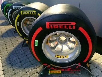 Pirelli осталась монопольным поставщиком шин для "Формулы 1"