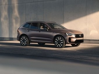 Volvo Cars представляет гибридные версии XC60 и XC90 с увеличенным запасом хода