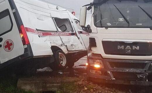 Авария с участием медицинского авто произошла в Апшеронске