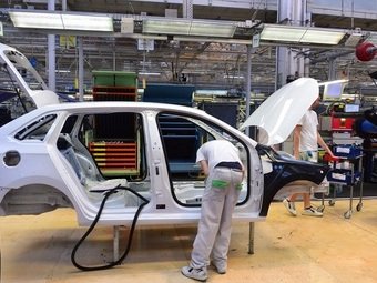 В РФ в первом квартале 2025 года вырос выпуск легковых авто