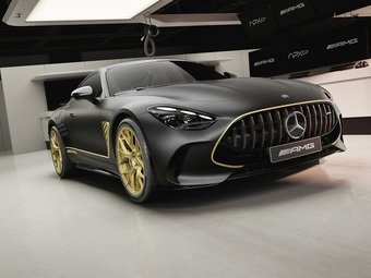 Компания Mercedes представила спецверсию купе AMG GT - APXGP Edition, посвящённую фильму о "Формуле 1" с Брэдом Питтом