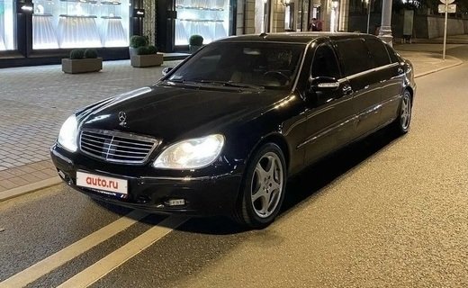 Автор объявления утверждает, что ранее автомобиль принадлежал экс-лидеру ЛДПР, и продаёт его за 2,5 млн рублей