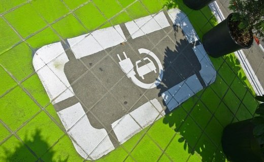 В России следует ввести особые государственные номера для электромобилей и беспилотных авто