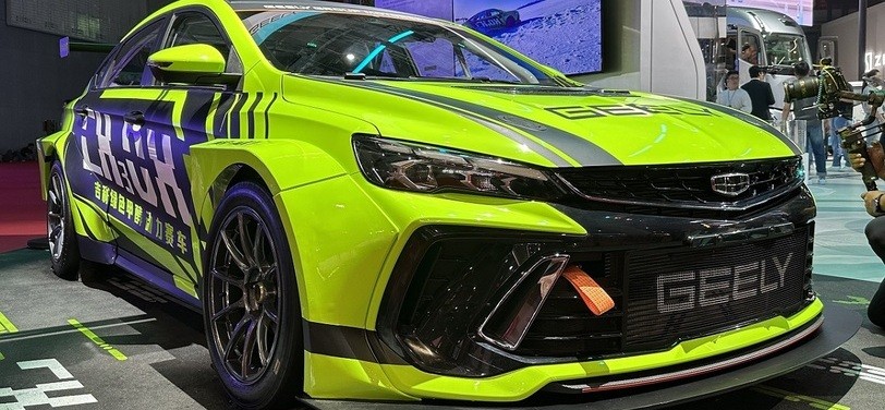 Компания Geely построила первый гоночный автомобиль на метаноле