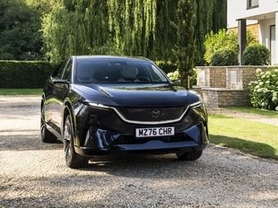 В Европе раскрыли стоимость нового электрического кроссовера Mazda CX-6e