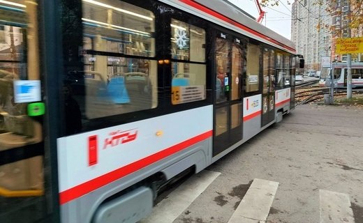 В Краснодаре из-за нового провала грунта под трамвайными путями на улице Московской изменилась схема движения трамваев