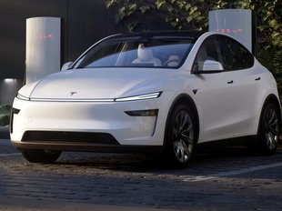 Почти половина владельцев Tesla заявили, что подверглись вандализму