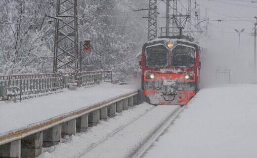 Обледенение контактной сети и налипание снега вызвали проблемы на участке Краснодар-Адлер