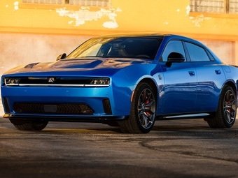 Dodge Charger Daytona стал единственным в мире четырехдверным маслкаром