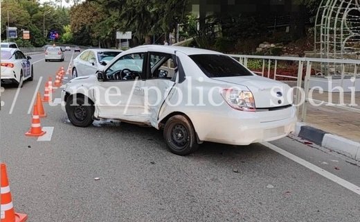 Полиция Сочи проводит проверку по факту ДТП на Курортном проспекте, в результате которого погиб один человек