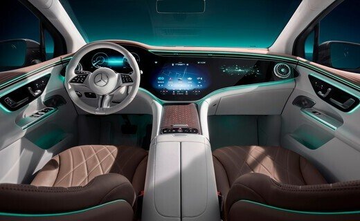 Компания Mercedes-Benz впервые показала интерьер электрического кроссовера EQE SUV в преддверии его мировой премьеры