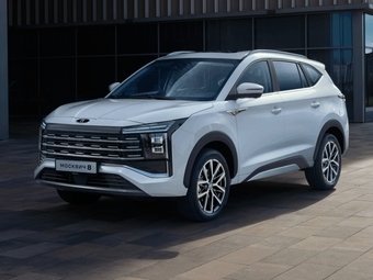 Трехрядный кроссовер "Москвич 8" оценили в 2 980 000 рублей
