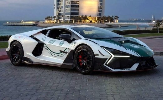 Полиция Дубая, которая давно славится своим шикарным автопарком, получила Lamborghini Revuelto в тюнинге от Mansory